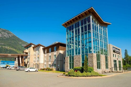 Внешний вид отеля Sandman Hotel & Suites Squamish в Скуамише, фото 1