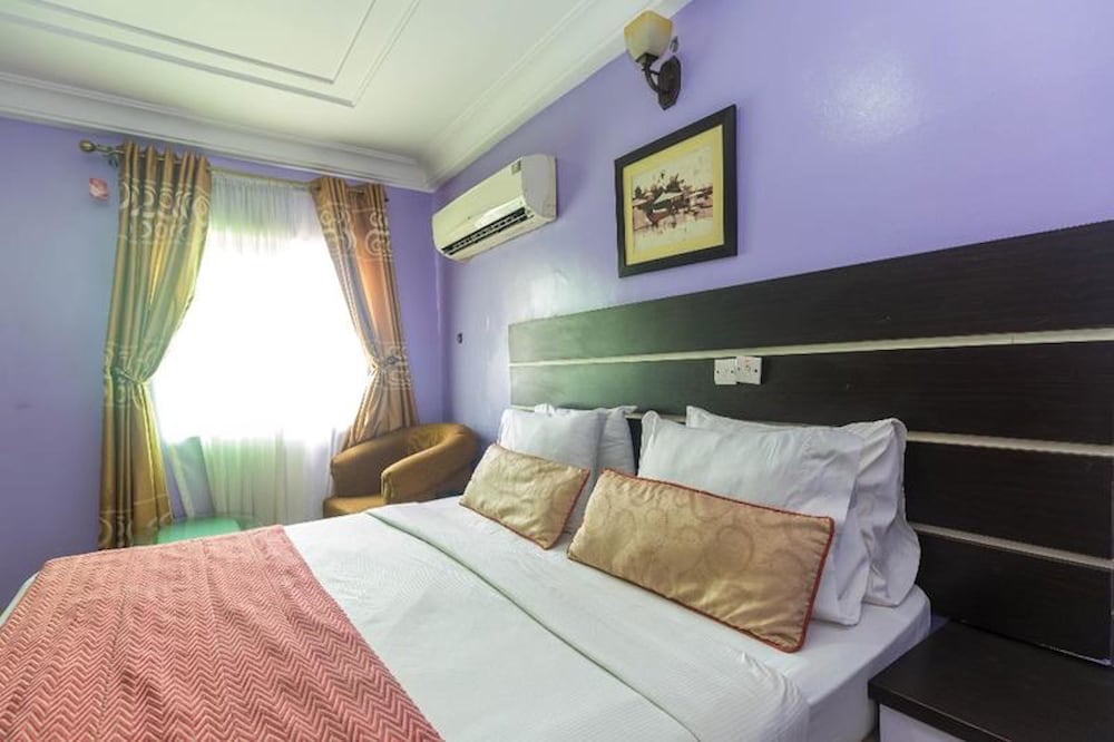 Фото Royal Terrace Hotel & Towers