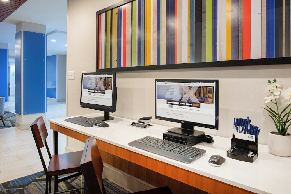 Фото Holiday Inn Express & Suites Phoenix - Glendale Sports Dist, an Ihg Hotel