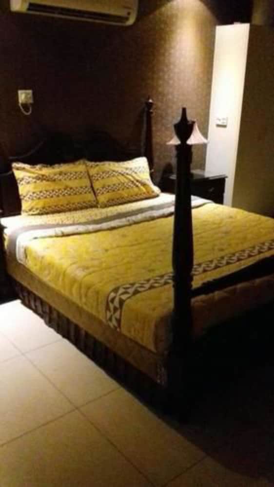 Фото Hotel Fortress Lahore