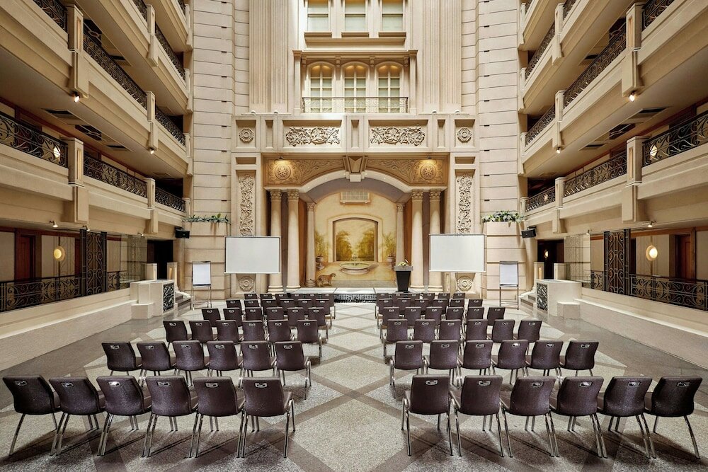 Фото Renaissance Riverside Hotel Saigon