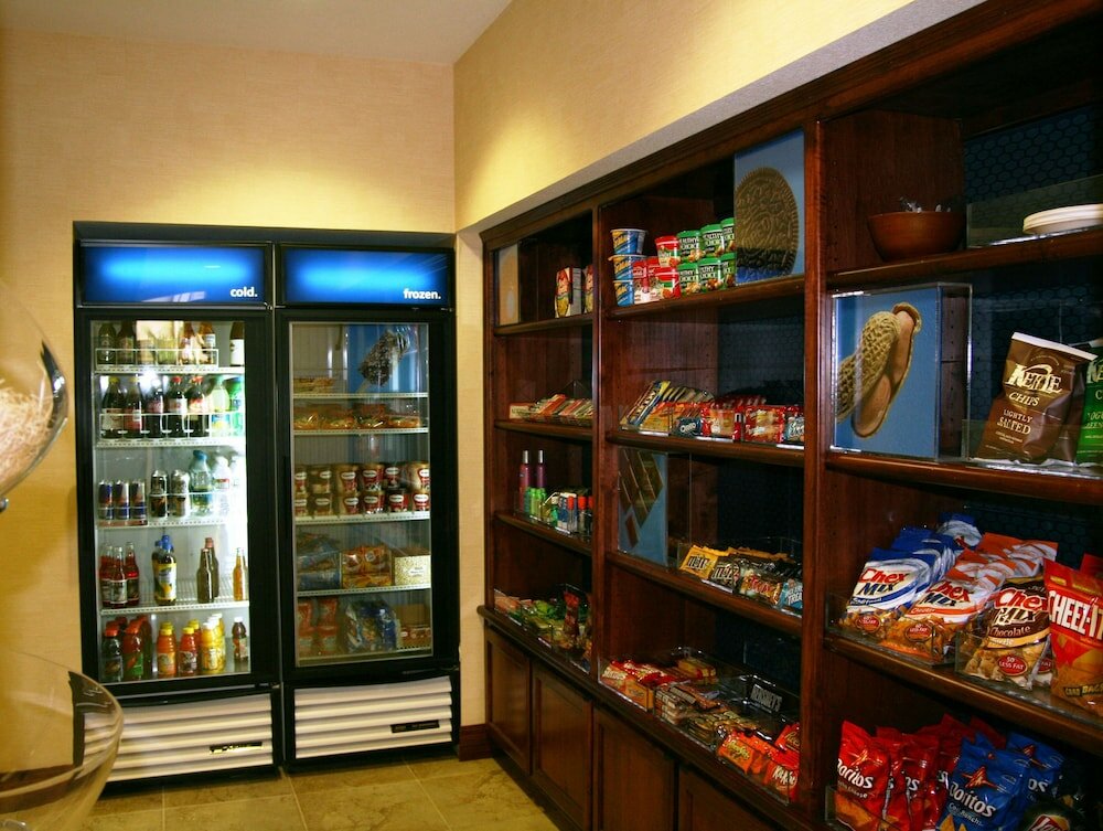 Фото Hampton Inn & Suites Redding