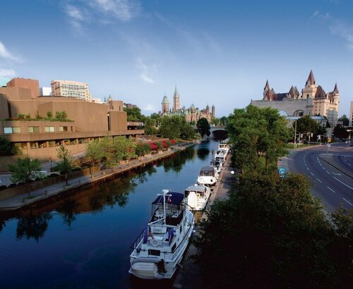 Внешний вид отеля Holiday Inn Express Hotel & Suites Ottawa West Nepean в Оттаве, фото 4