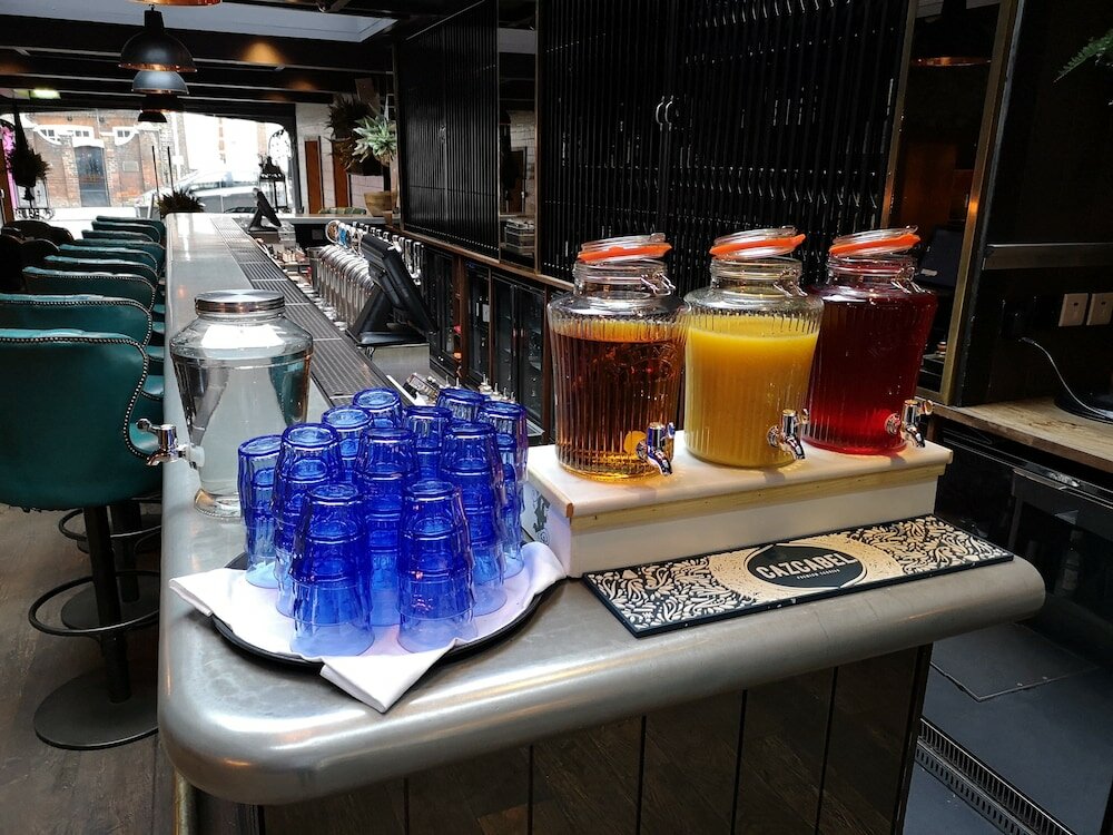 Фото The Falstaff Hotel