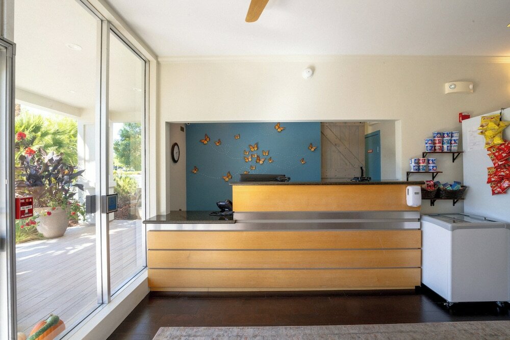 Фото Marin Suites Hotel