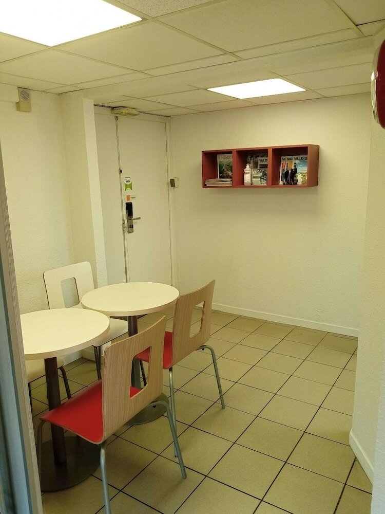 Фото Premiere Classe Saint Brice Sous Foret