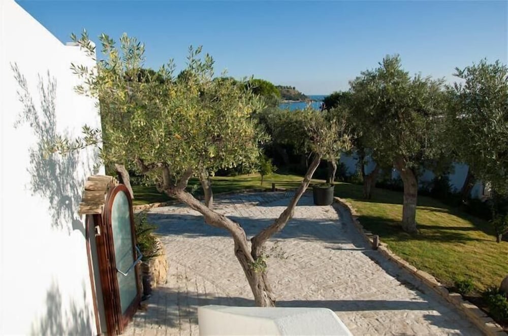 Фото Baia Delphis Resort