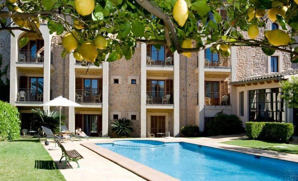 Фото Hotel Ca'l Bisbe