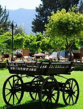 Внешний вид отеля Pia Bella в Кирении, фото 4