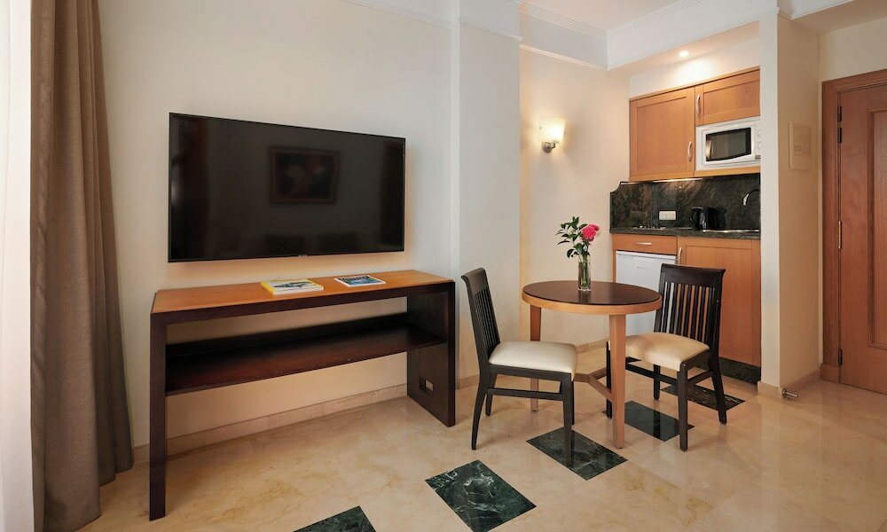 Фото Grupotel Playa de Palma Suites & SPA