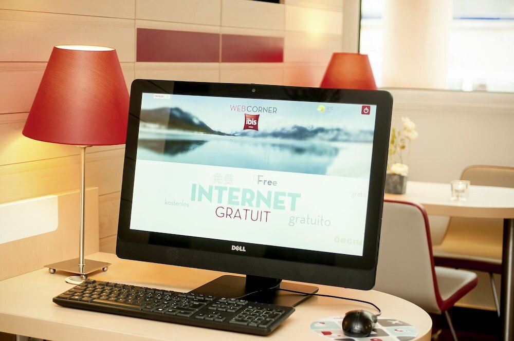 Фото Ibis Barcelona Santa Coloma