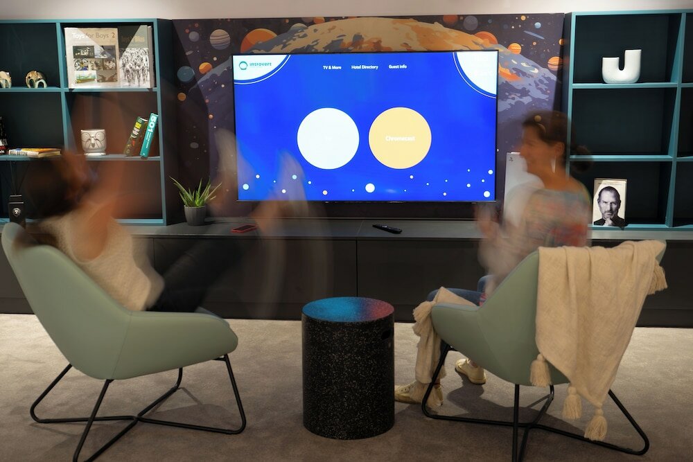 Фото Introvert Maria Luisa