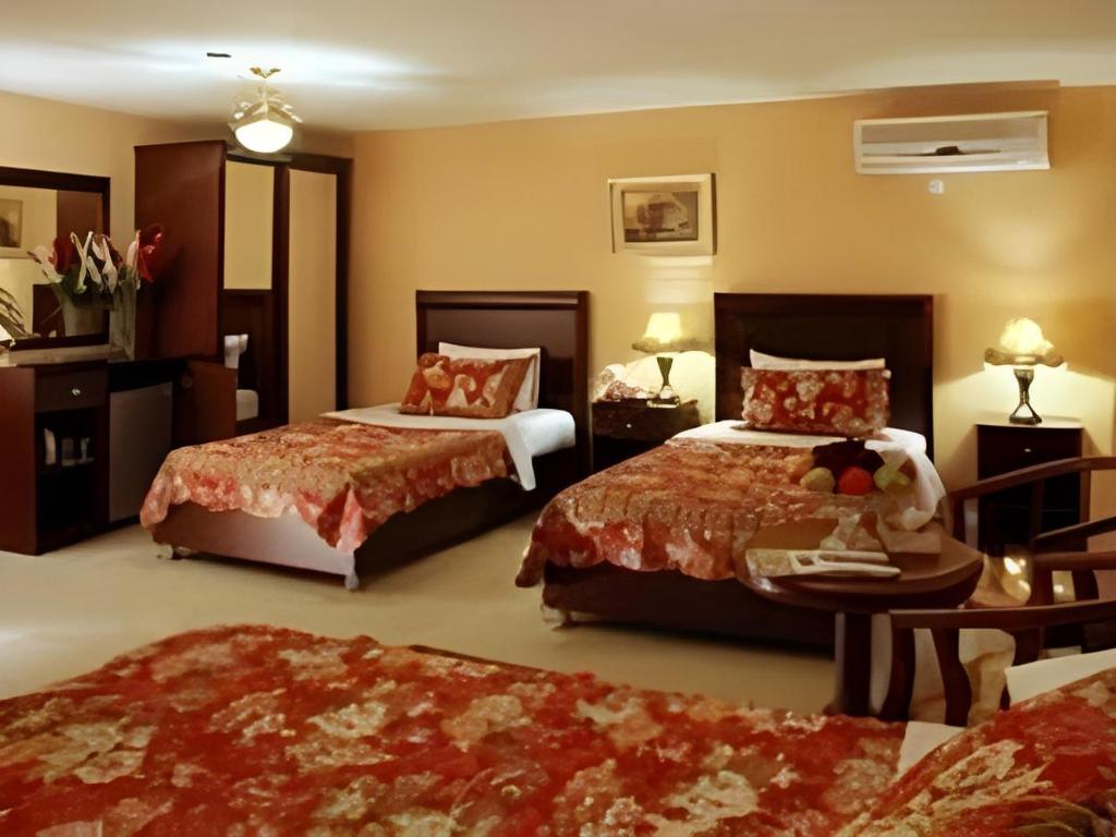 Фото Jardaneh Hotel