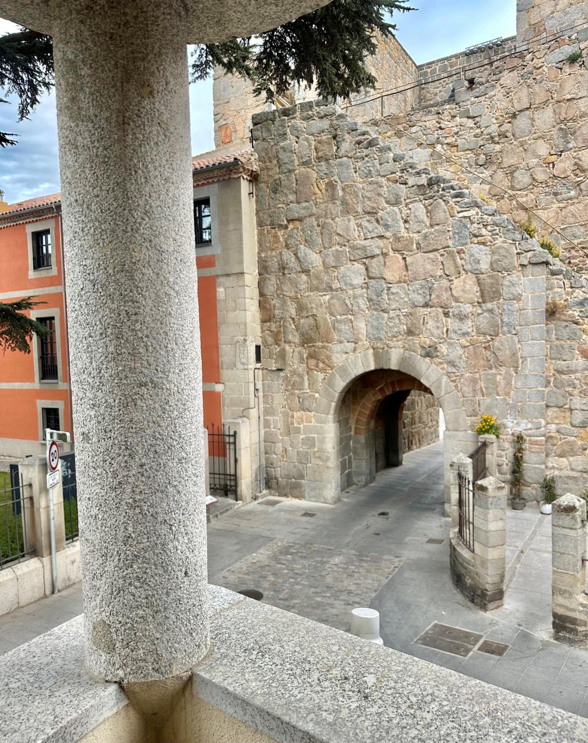 Фото Hotel Arco San Vicente