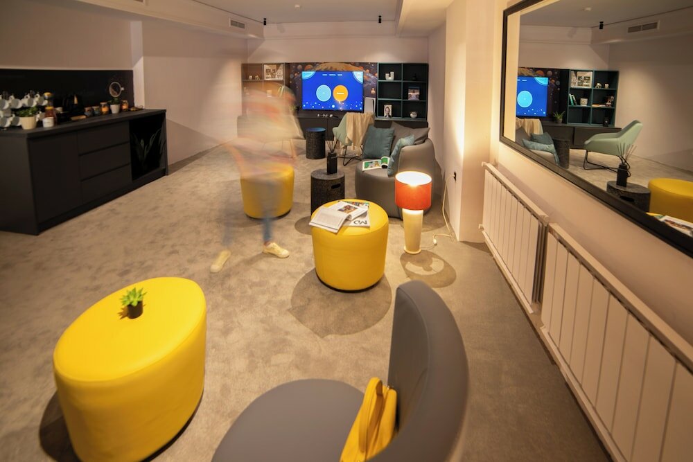 Фото Introvert Maria Luisa