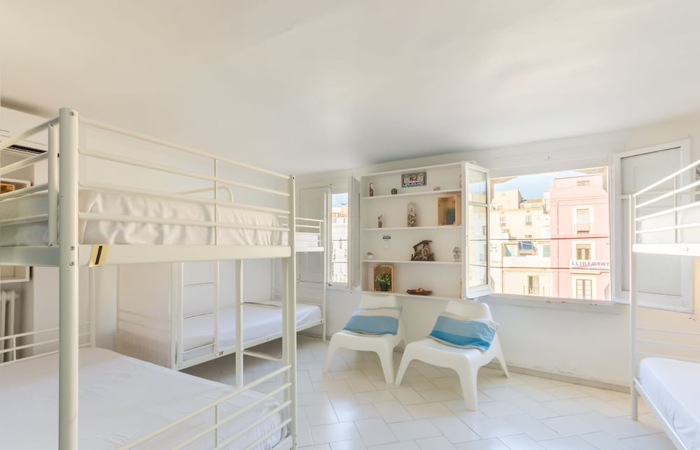 Фото Hostal Forum Tarragona