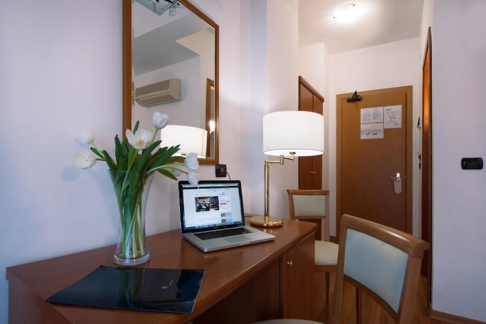 Фото Garden Hotel