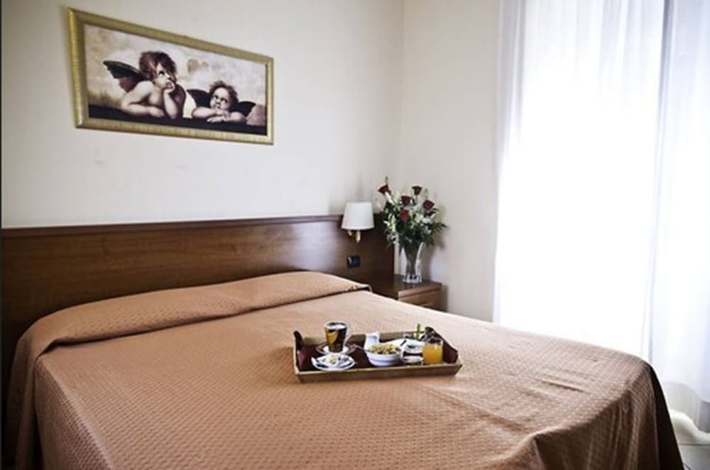 Фото Priscilla Hotel