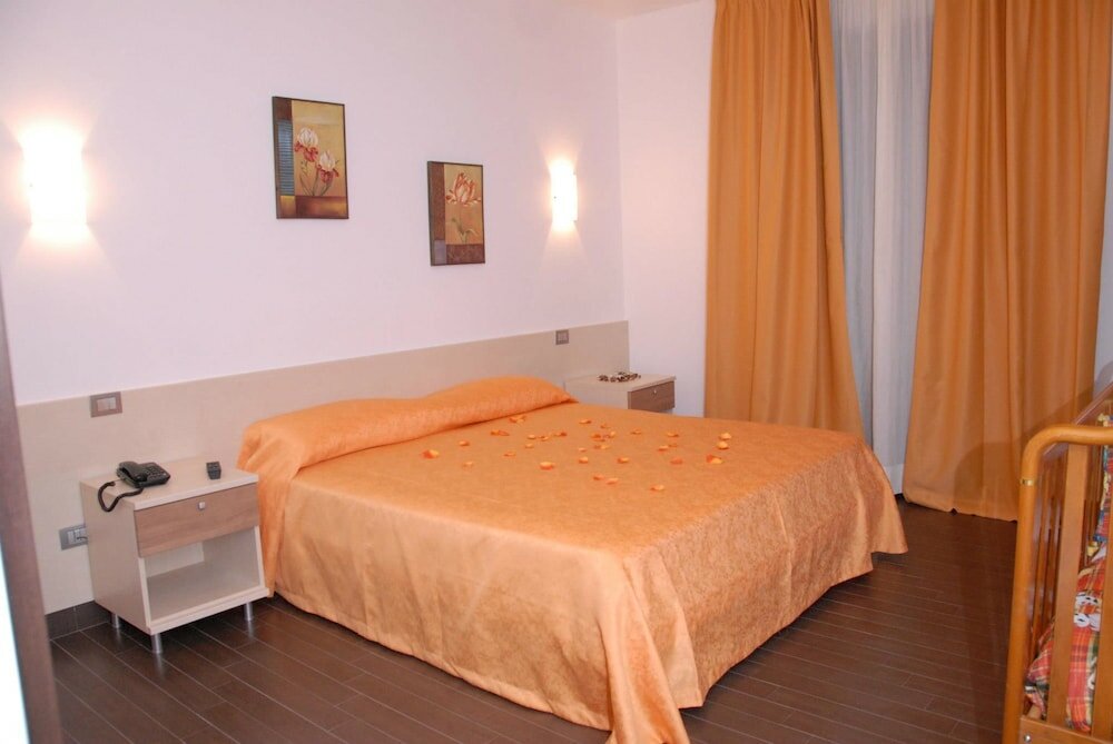 Фото Отель His Majesty