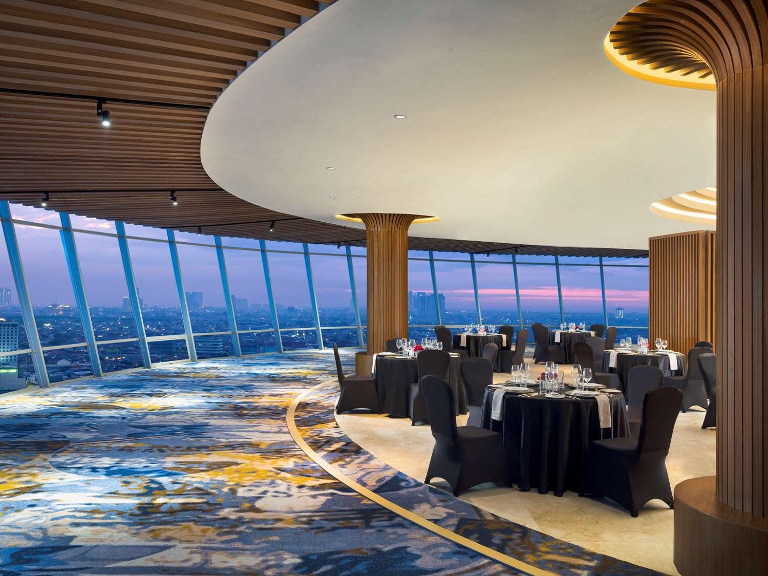 Фото DoubleTree by Hilton Surabaya