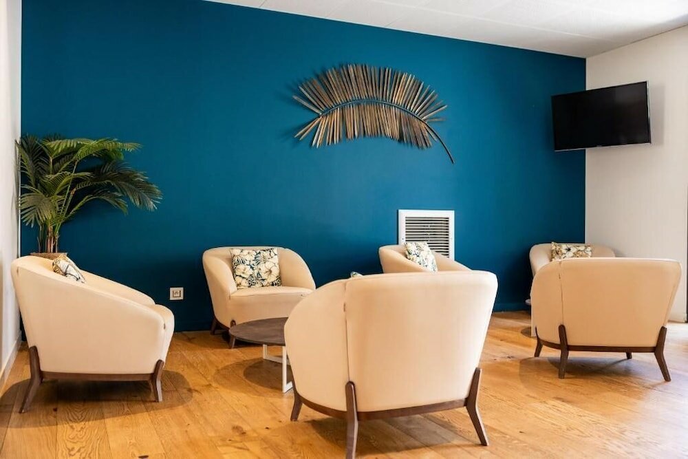 Фото Adonis Le Bastia