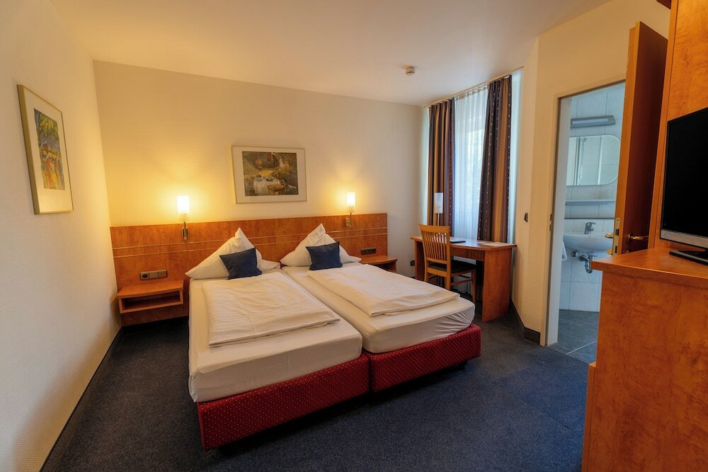 Фото Airport Businesshotel Koeln