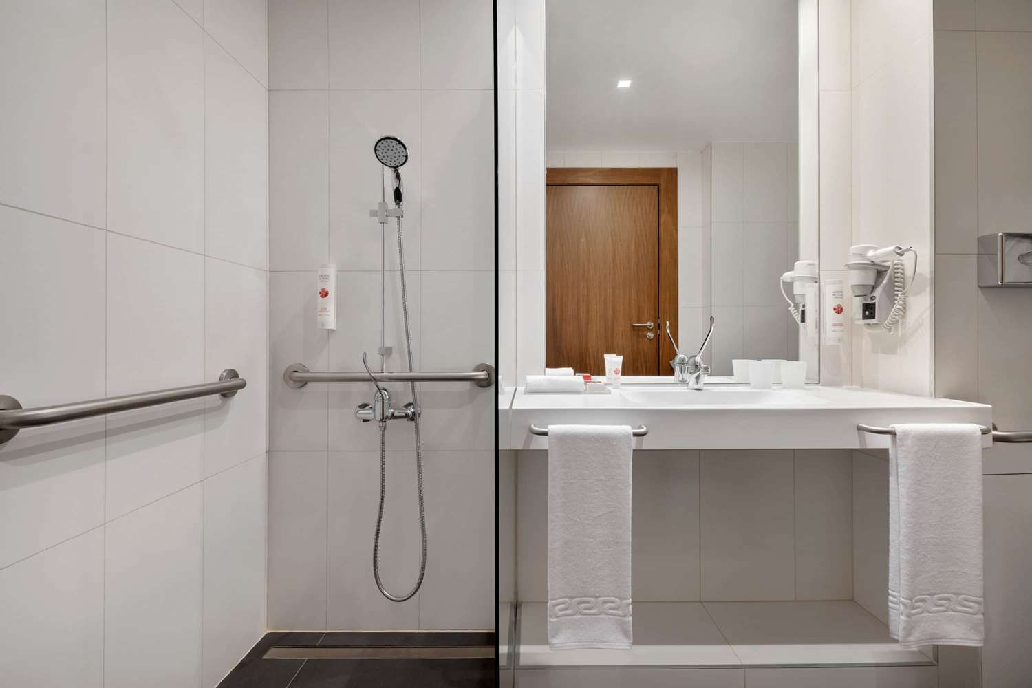 Фото Ramada by Wyndham Lisbon