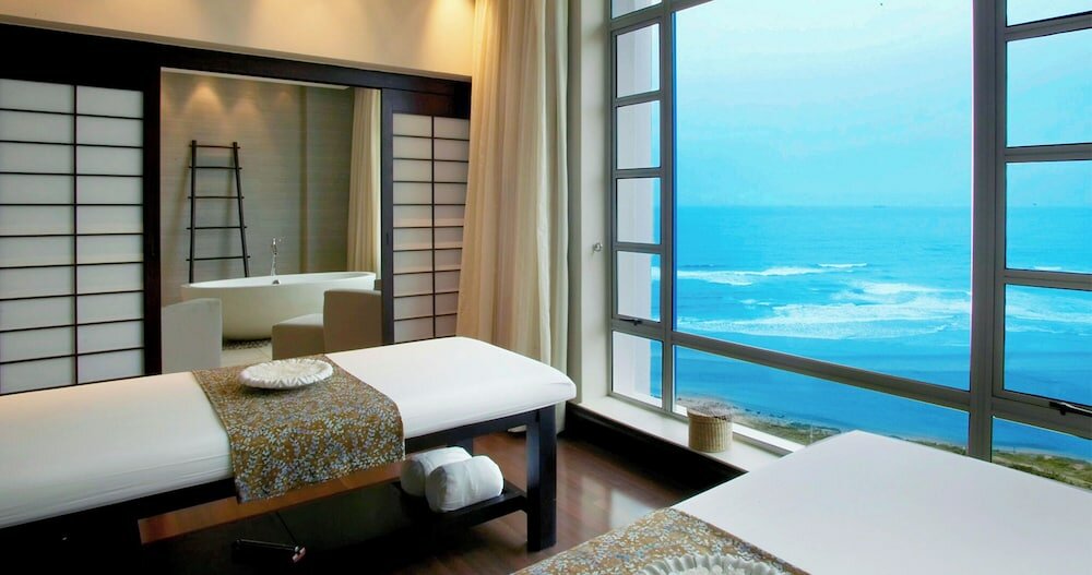 Фото Suncoast Hotel