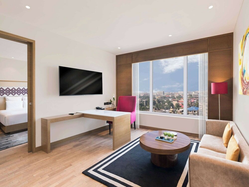 Фото Novotel Guwahati Gs Road Hotel