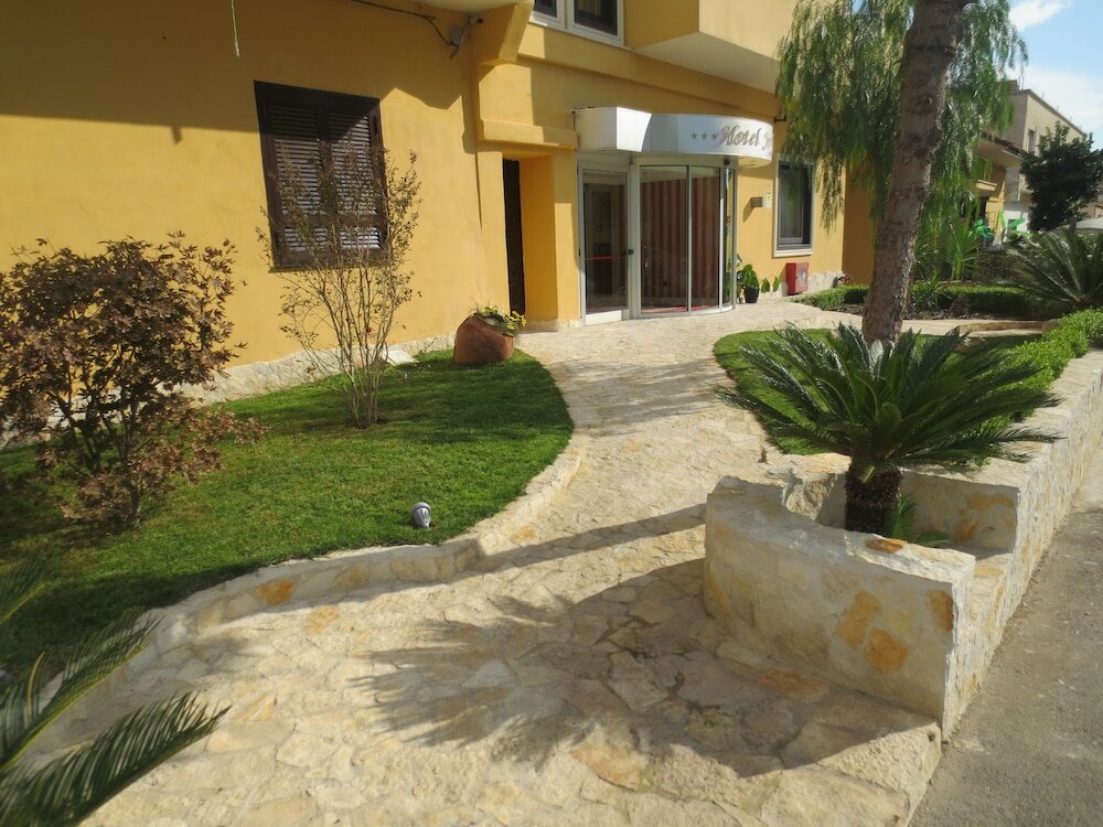 Фото Joyfull Hotel