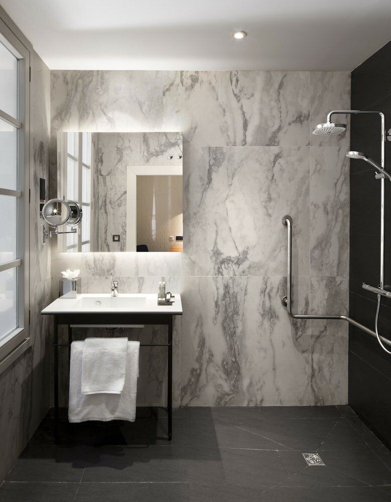 Фото DoubleTree by Hilton Madrid - Prado