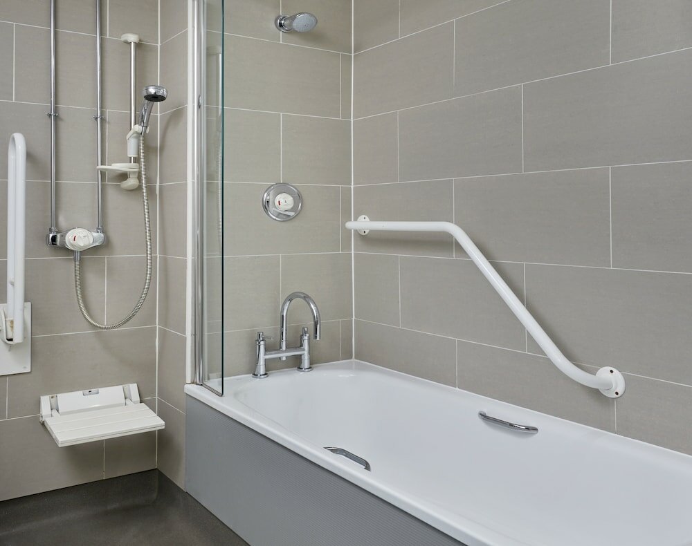 Фото Leonardo Hotel Edinburgh City