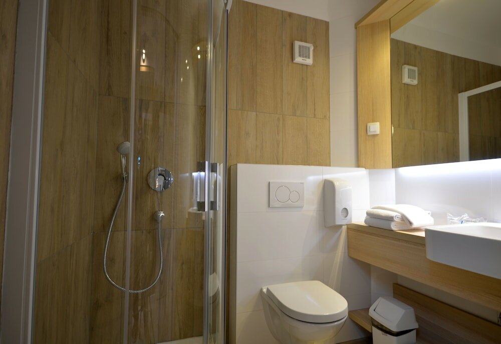 Фото Emonec Hotel