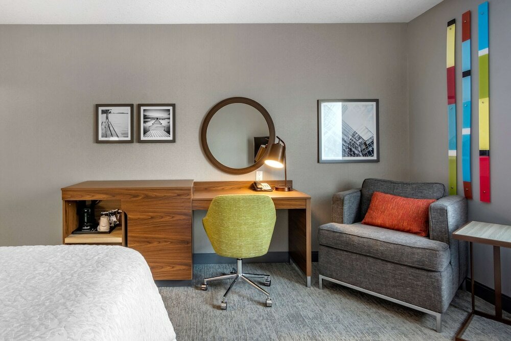 Фото Hampton Inn & Suites Edmonton West