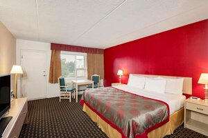 Гостиница Metro Inn Calgary Northwest