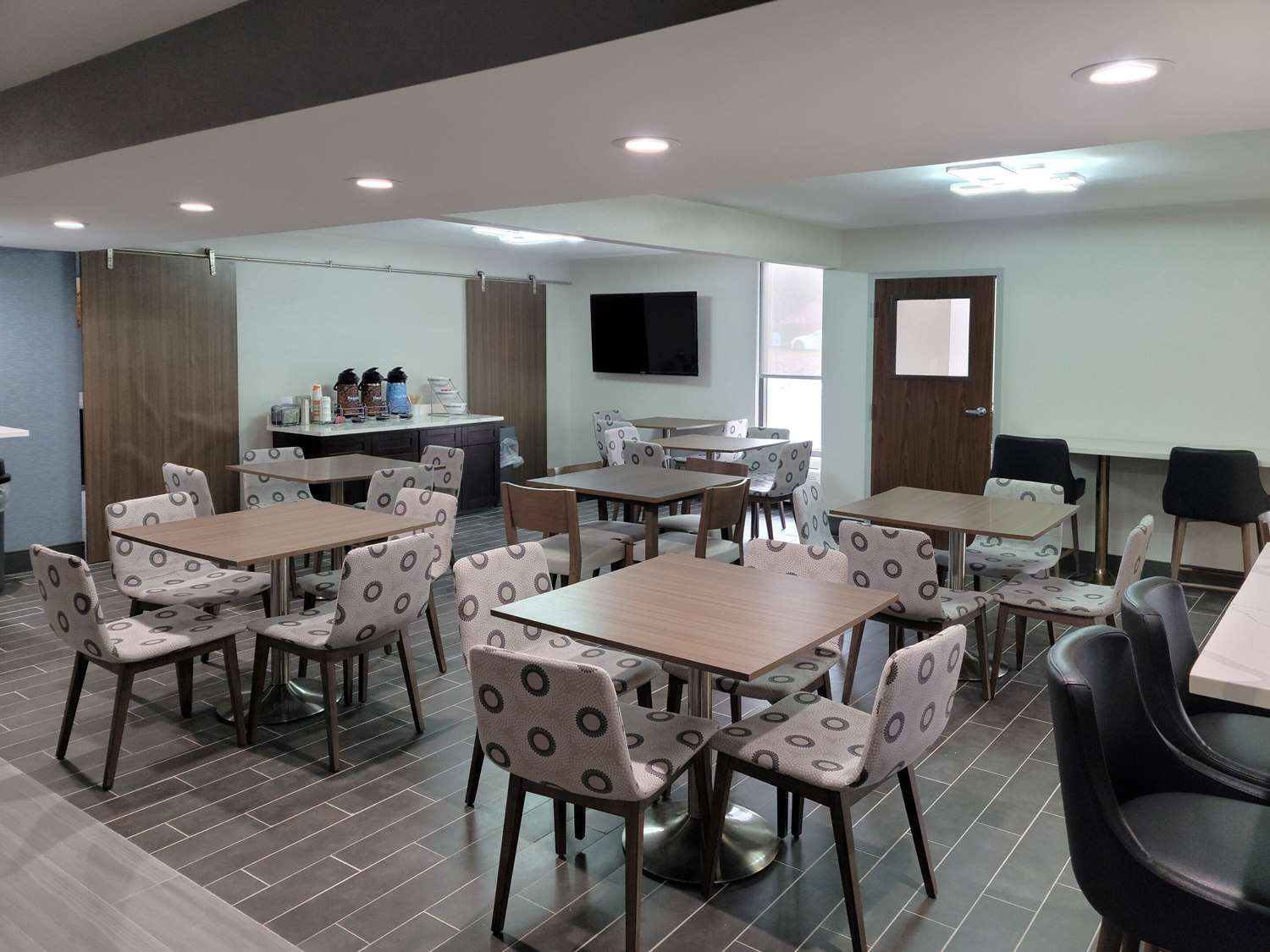 Фото Comfort Inn & Suites Wyomissing/Reading