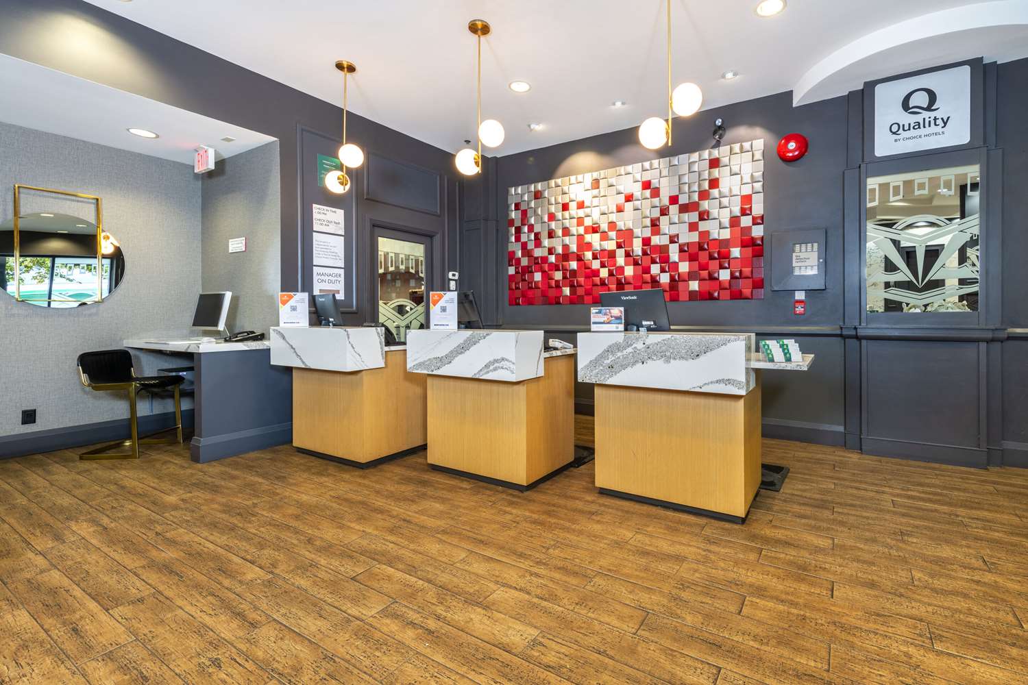 Фото Quality Inn & Suites