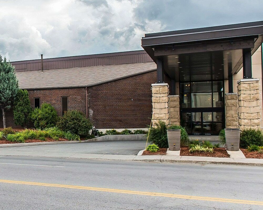 Фото Quality Inn & Suites & Conference Centre