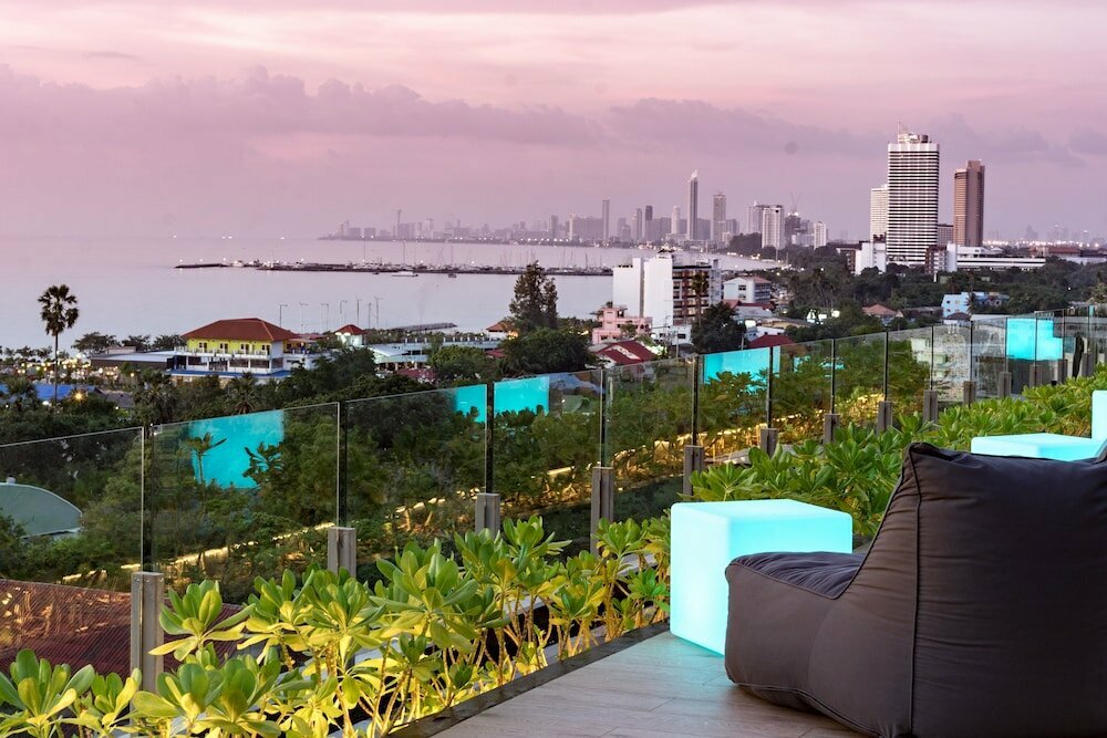 Hotel Cross Vibe Pattaya Seaphere, Pattaya, photo