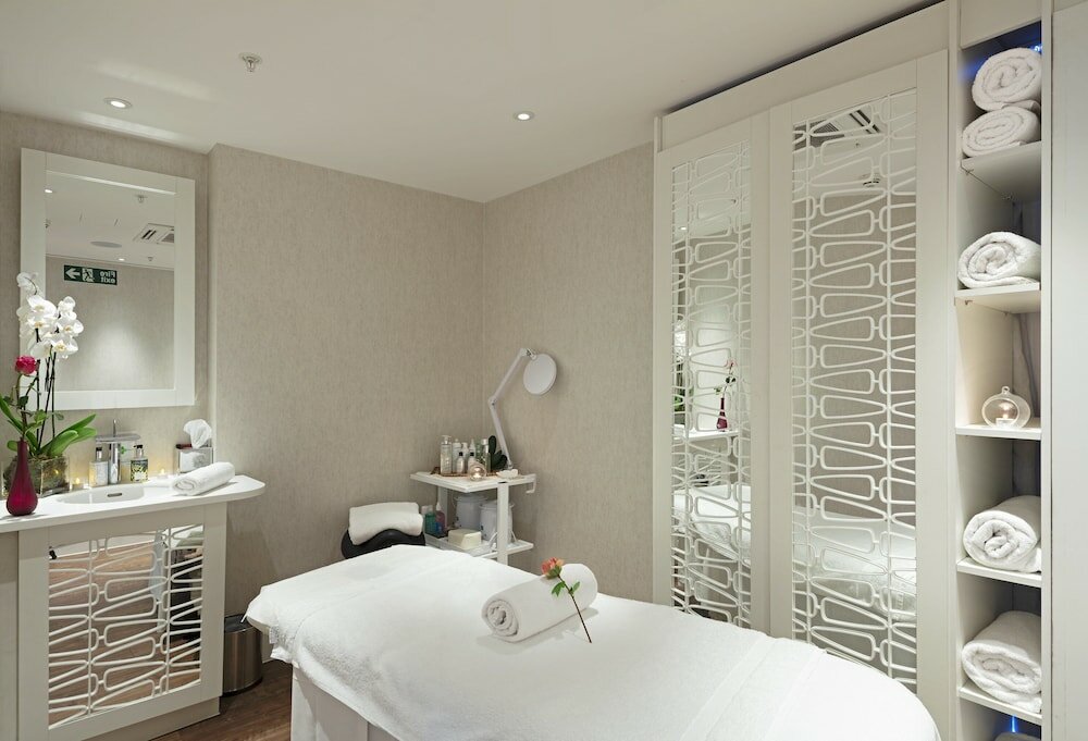 Фото Отель Tower Suites by Blue Orchid