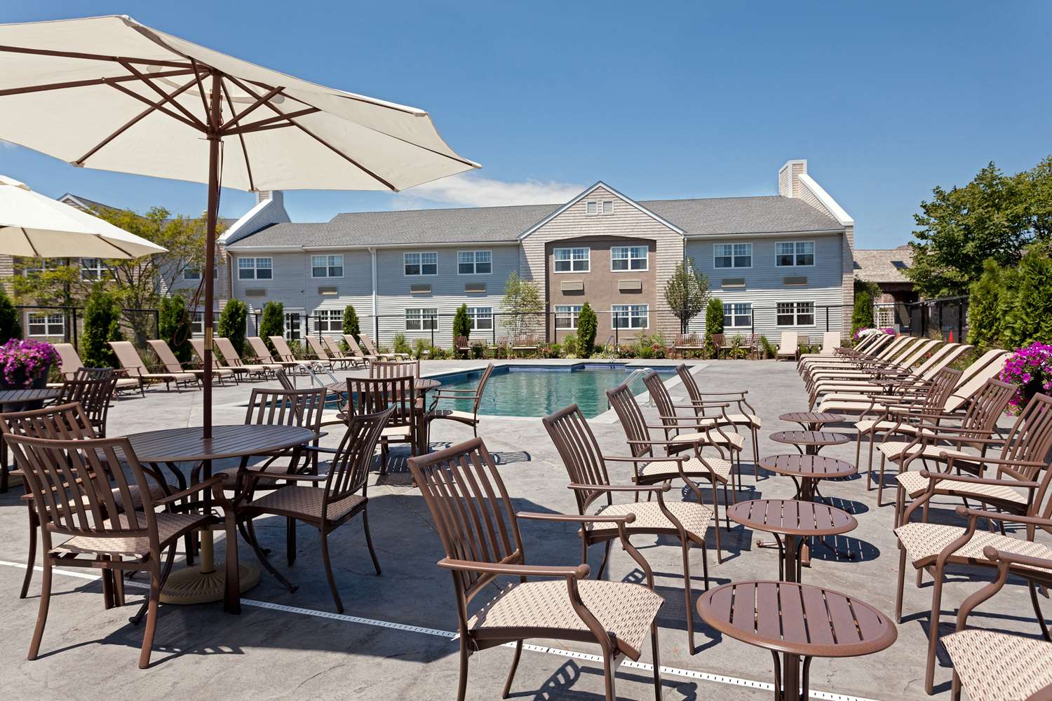 Фото Doubletree by Hilton Cape Cod - Hyannis