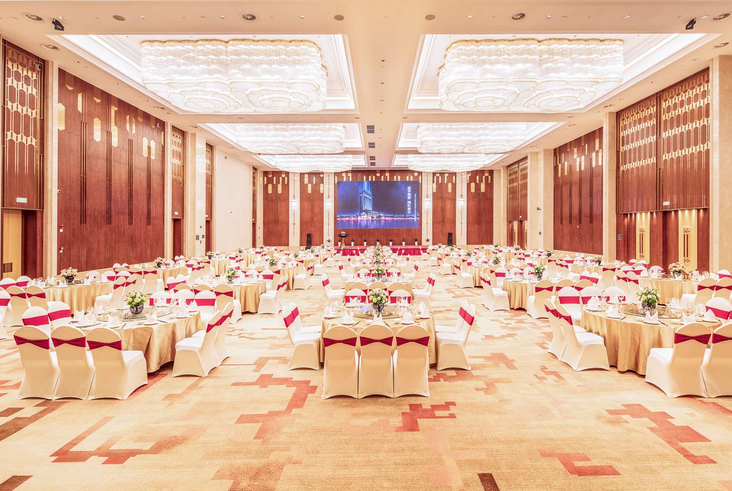 Фото Howard Johnson New District Plaza Ziyang