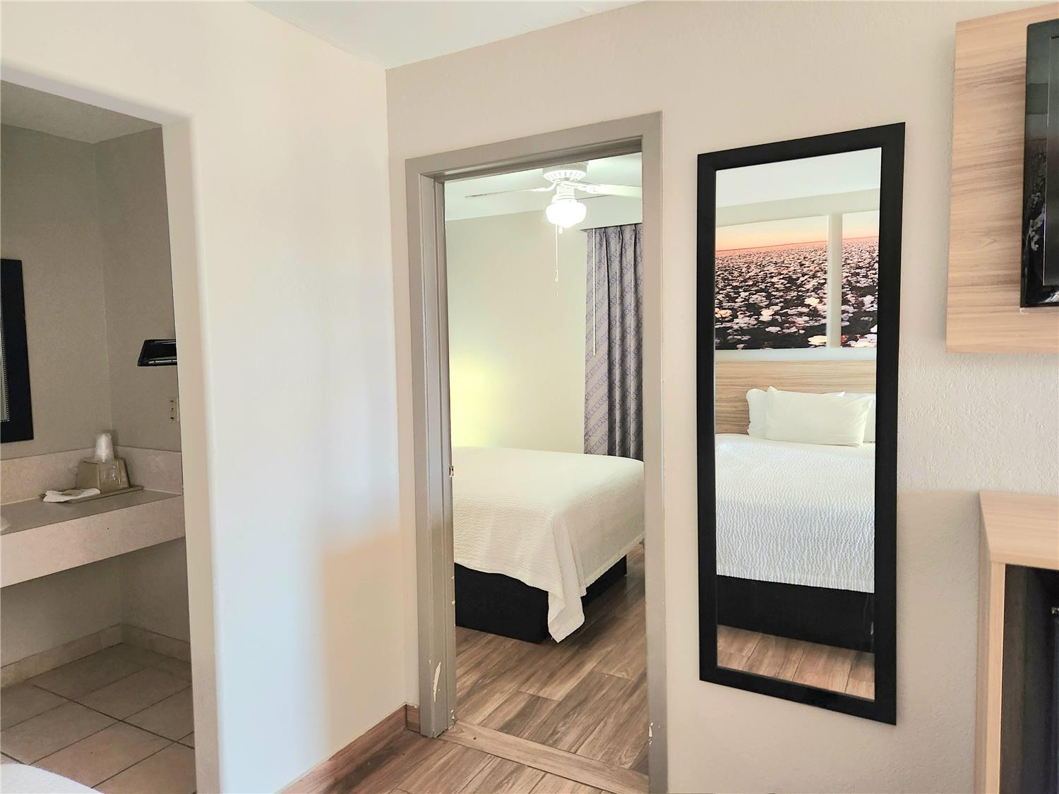 Фото Days Inn by Wyndham McAllen