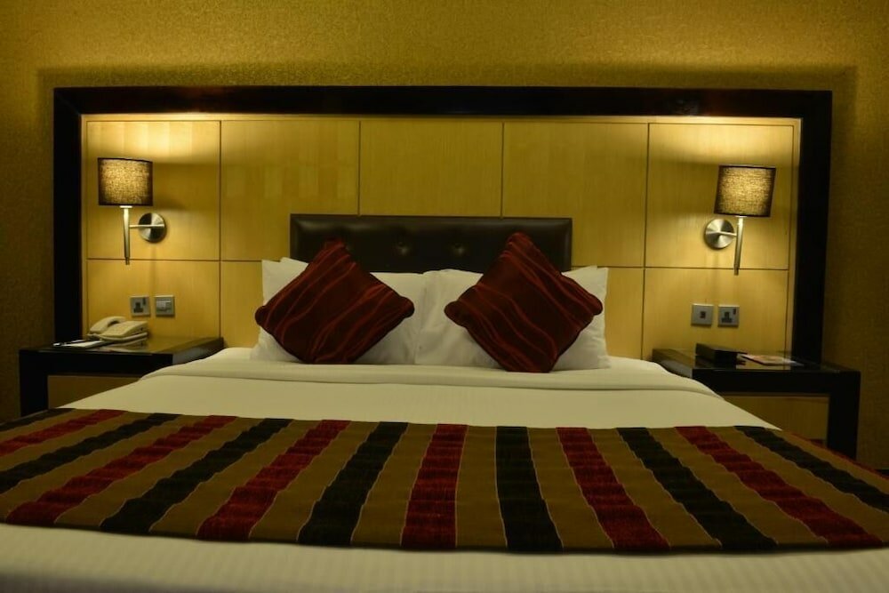 Фото Sunday Business Avenue