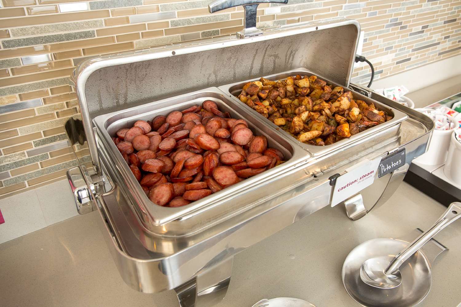 Фото Hampton Inn & Suites Dallas Downtown