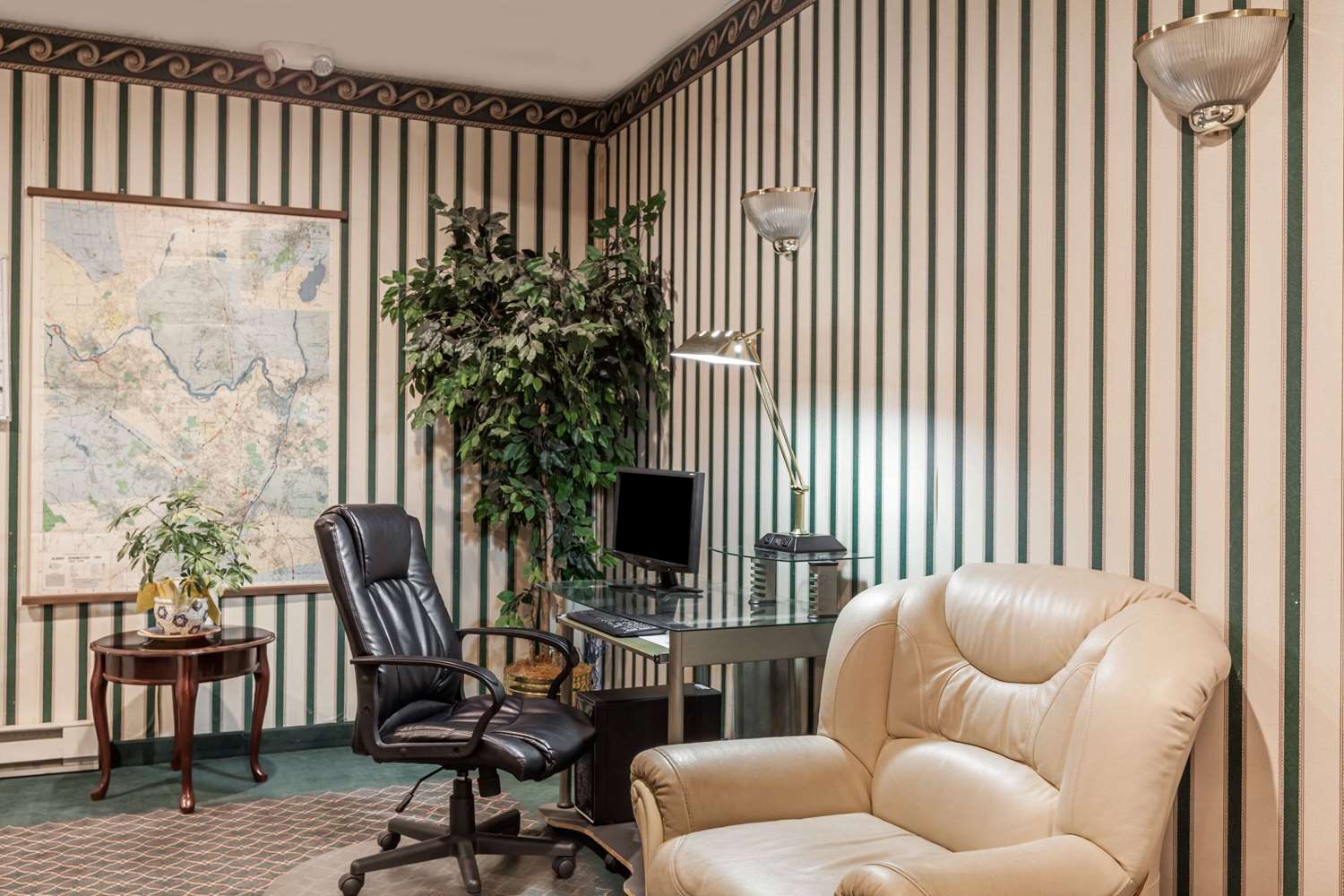 Фото Howard Johnson by Wyndham Albany