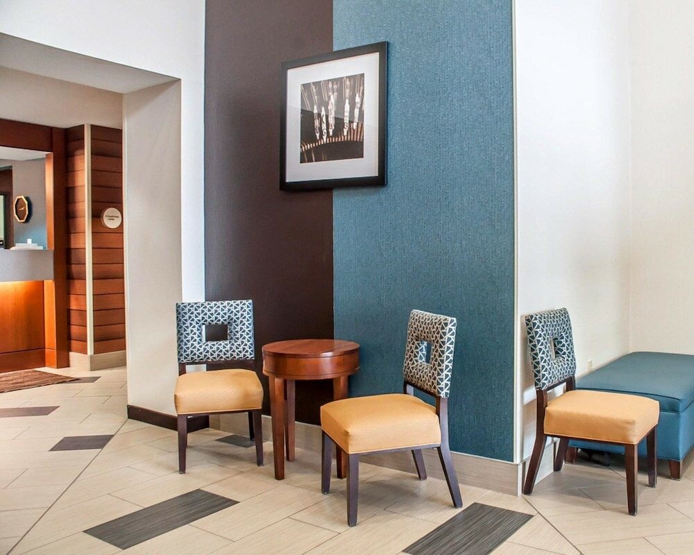 Фото Comfort Inn And Suites Hamburg