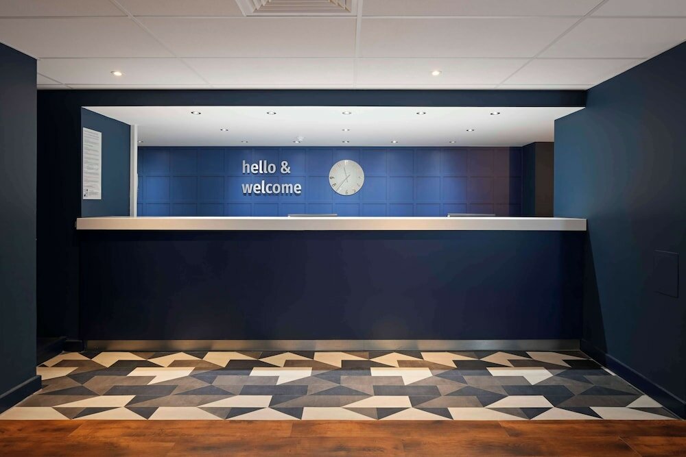 Фото Travelodge Edinburgh Central