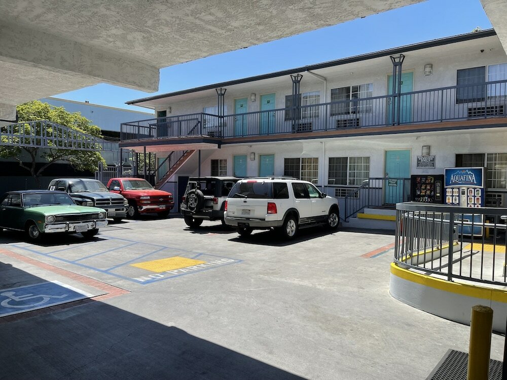 Фото Hollywood Guest Inn