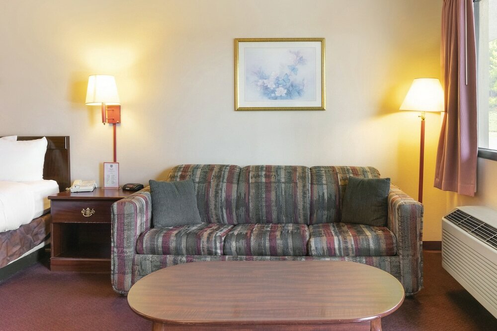 Фото Oyo Hotel Adairsville Hwy 140